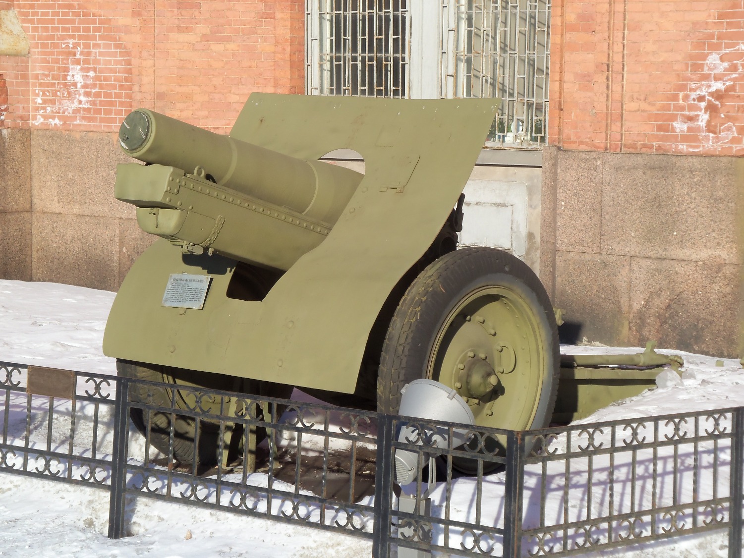 5853d45ed48f8_152mm_howitzer_M1909-30_in_St_Petersburg_photo_1.jpg.f6084e946320ed909ad17d11fa6a0310.jpg