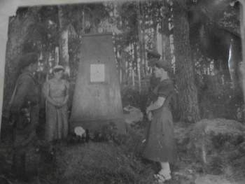 летное захоронение в крестцах 1941 год..jpg