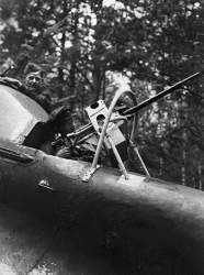 Установка оборонительного пулемета УБТ на Ил-2, смонтированная силами технического состава 243 шад 6 ВА в августе 1942 г..jpg