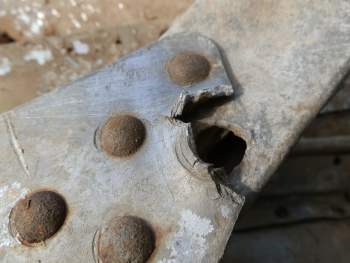 P6301781 - подкос шасси клеймо, прострел.JPG