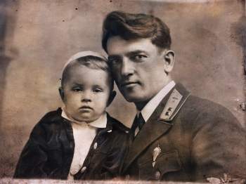 Александр Серов с сыном Толей — копия.jpg