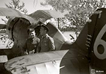 Ilmavoimat-Polikarpov-I-153-FAF-as-IT16-Capt-Ahonius-at-Rompotin-9th-Jul-1942-03.jpg