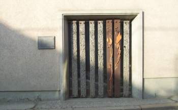 памятник в поселении Швертберг.jpg