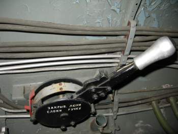 лебедка аварийного закрытия бомболюков 2.jpg