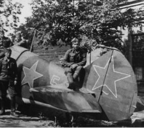 Оперение ЛаГГ-3 с немцами.png