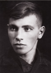 Медведев довоенное фото.png